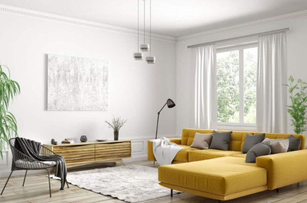 Ruang keluarga dengan sofa berbentuk L untuk menciptakan suasana nyaman